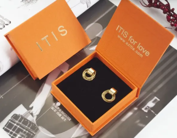 L'importance de l'entreposage pour une usine d'emballage de boîtes-cadeaux de bijoux personnalisées