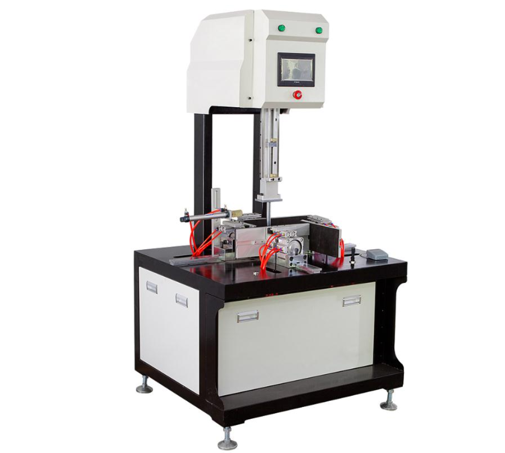 Application de la machine de pressage à bulles dans une usine de vente en gros d'emballages de bijoux personnalisés