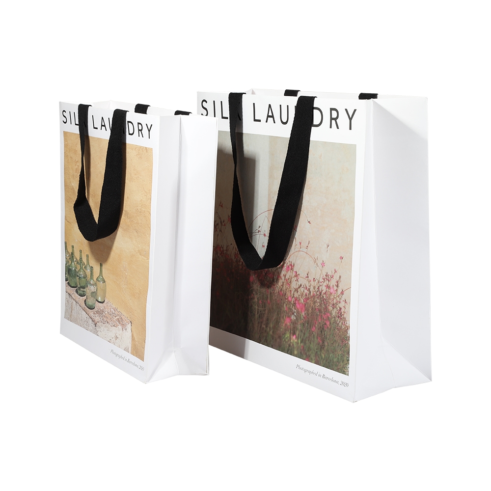 Paquet de sacs en papier noirs de luxe Fabricant